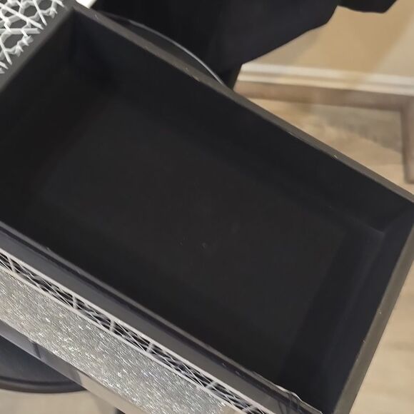 Handcrafted In India Bone & Resin Shiraz Pattern Keepsake Decorative Box - Picture 7 of 12